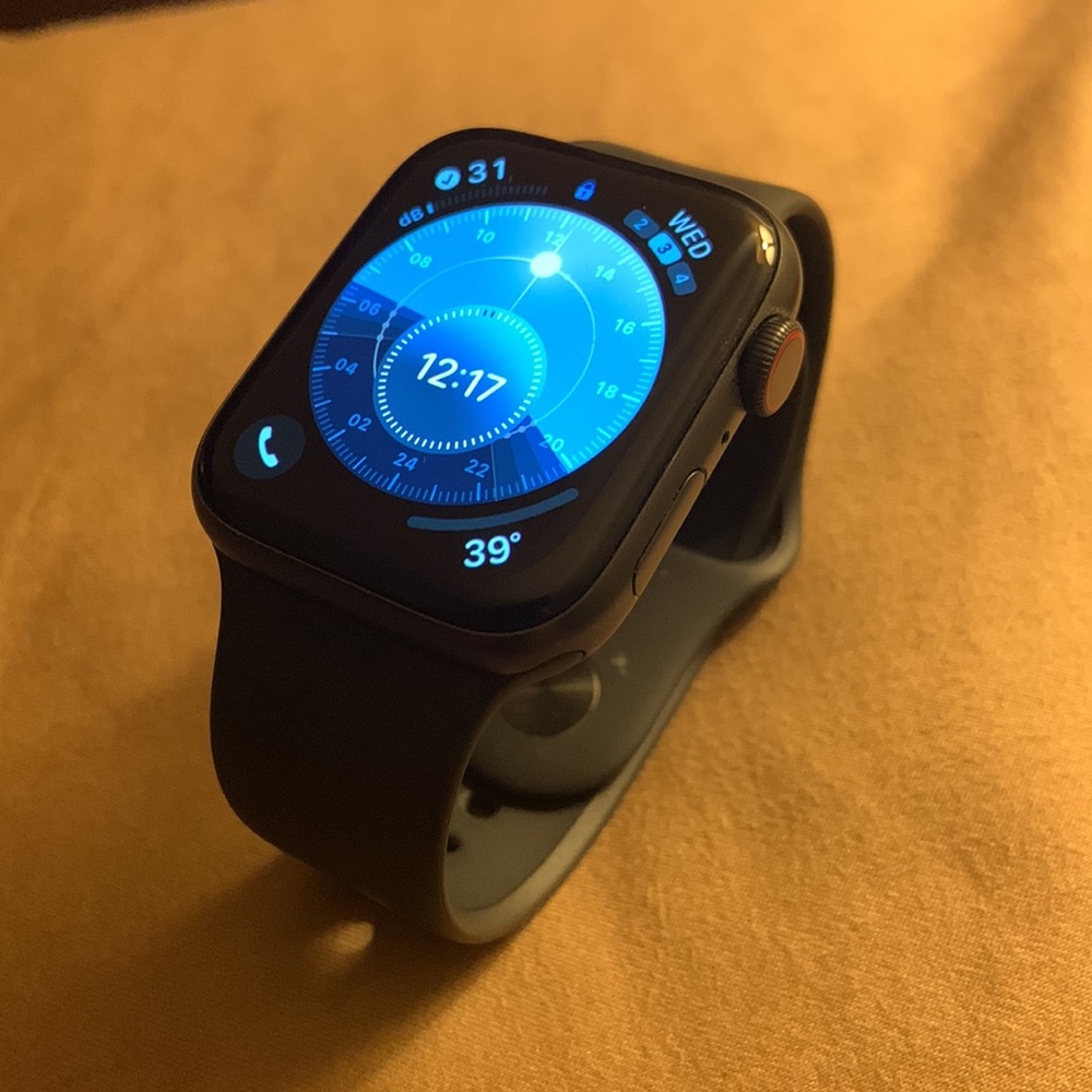 APPLE WATCH SERIES 5 - LIKE NEW - Picture 3 of 7